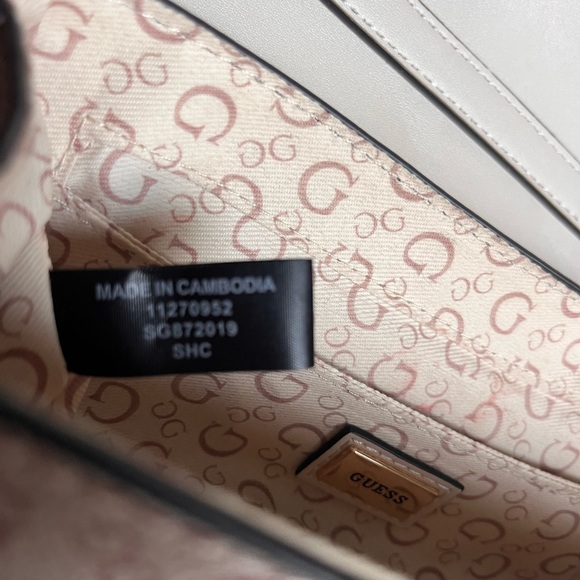 GUESS Shoulder Bag - Picture 5 of 5